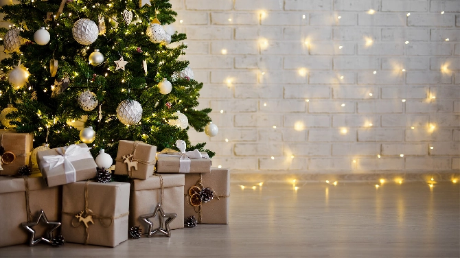 The Conscious Consumer at Christmas: Are the Days of Wrapping Paper Numbered?
