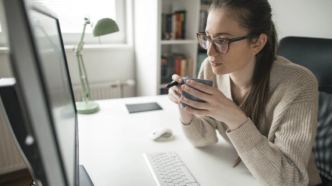 How To Work From Home Effectively – An Expert Shares Her Top Tips